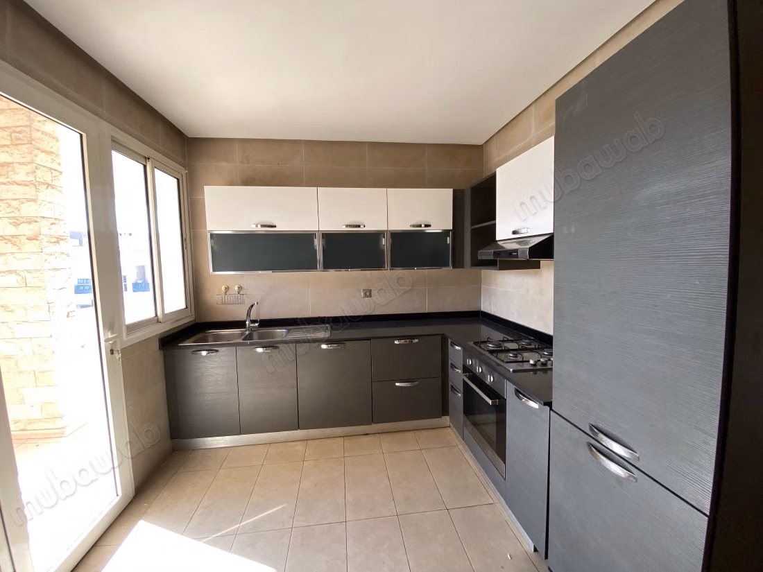 Location d'un appartement à Riyad. 
4 pièces confortables. 
Parking et ascenseur
