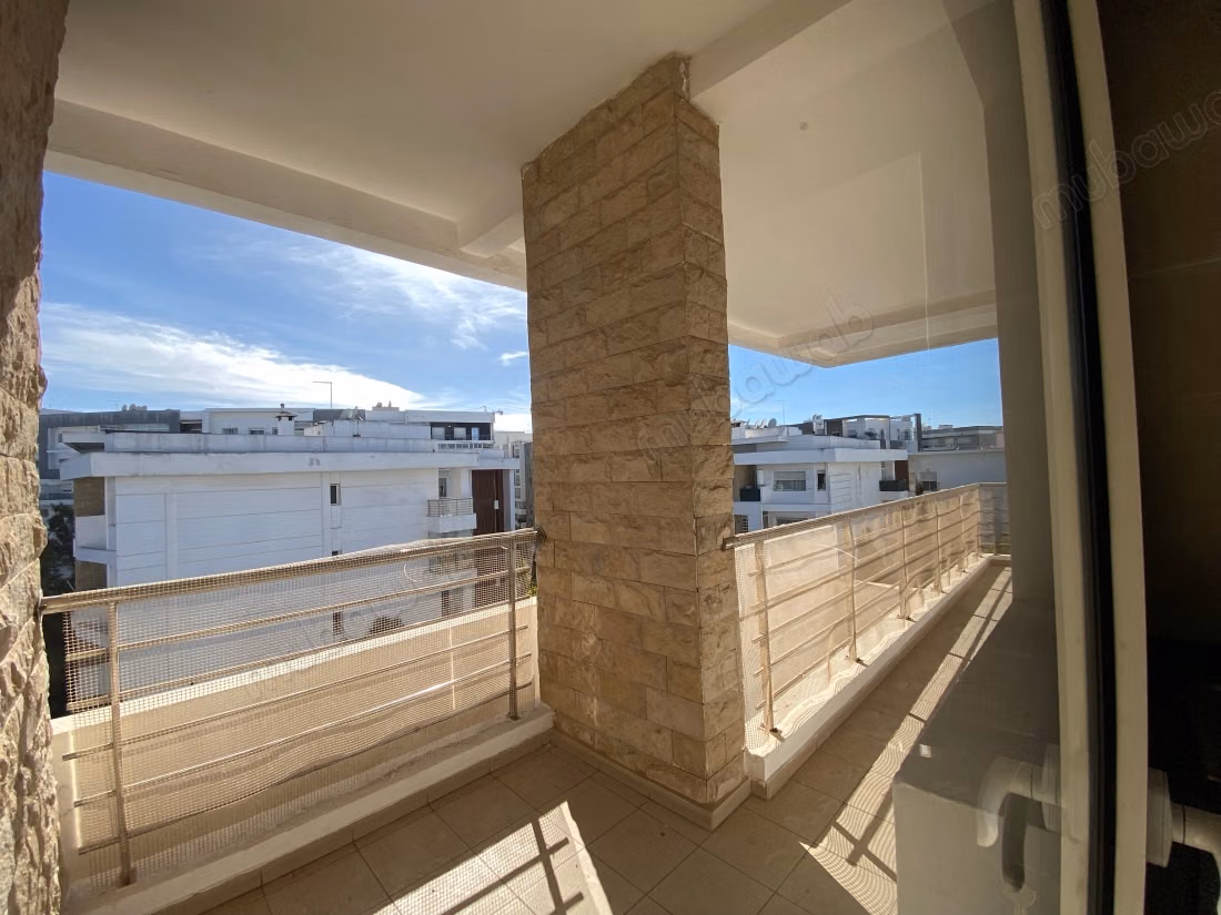 Location d'un appartement à Riyad. 
4 pièces confortables. 
Parking et ascenseur