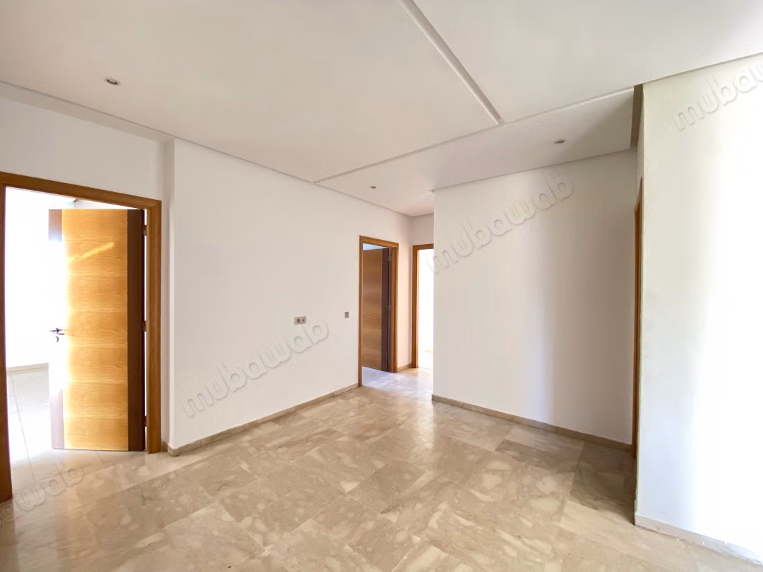 Location d'un appartement à Riyad. 
4 pièces confortables. 
Parking et ascenseur