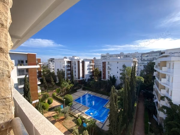 Location d'un appartement à Riyad. 
4 pièces confortables. 
Parking et ascenseur