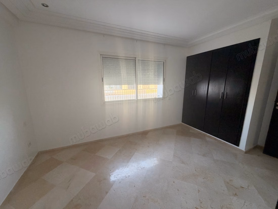 Bel appartement en location vide au plein centre avec terrasse et parking