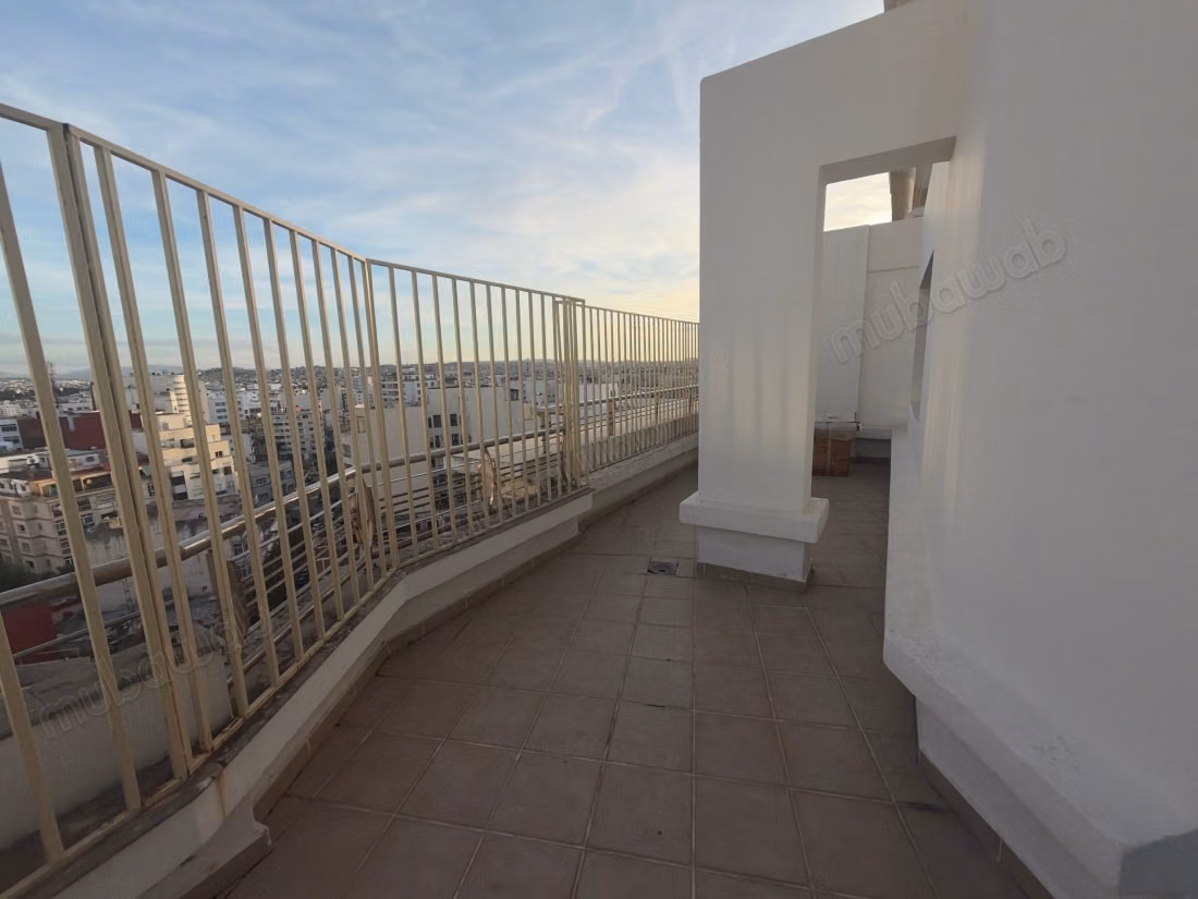 Bel appartement en location vide au plein centre avec terrasse et parking