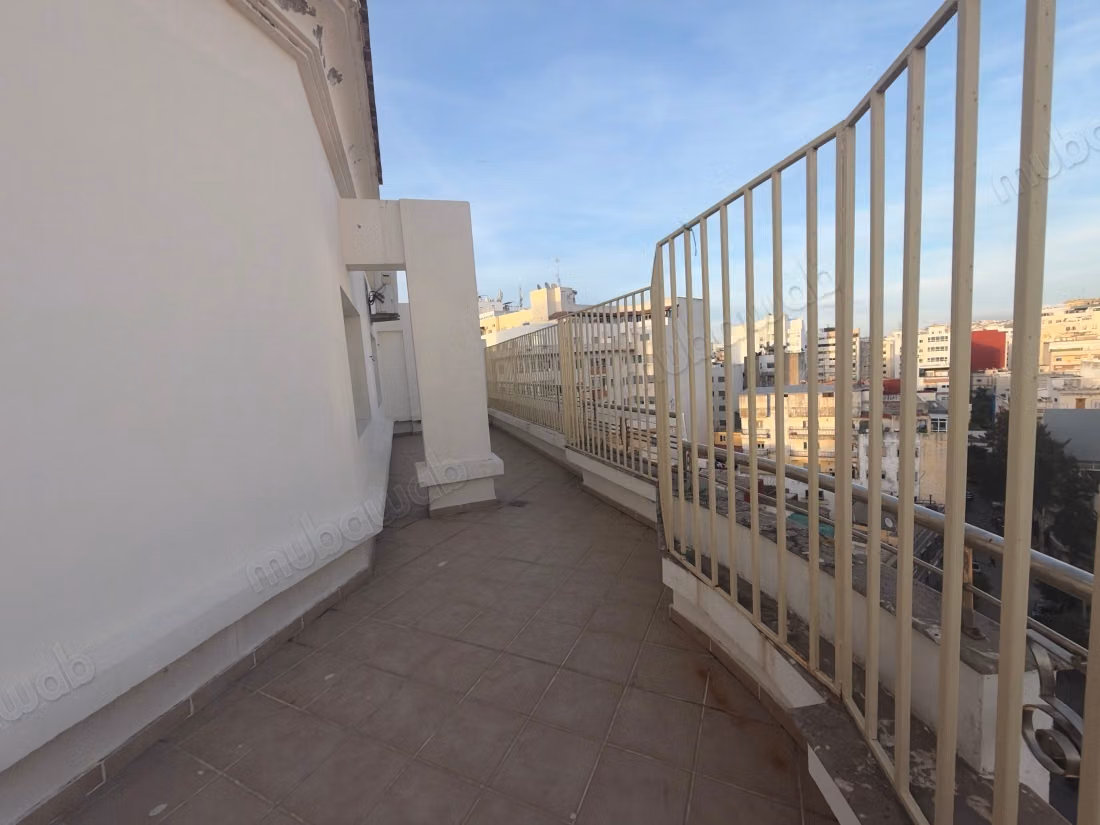 Bel appartement en location vide au plein centre avec terrasse et parking
