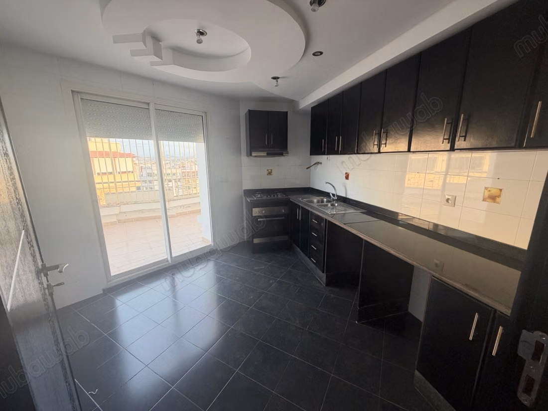 Bel appartement en location vide au plein centre avec terrasse et parking