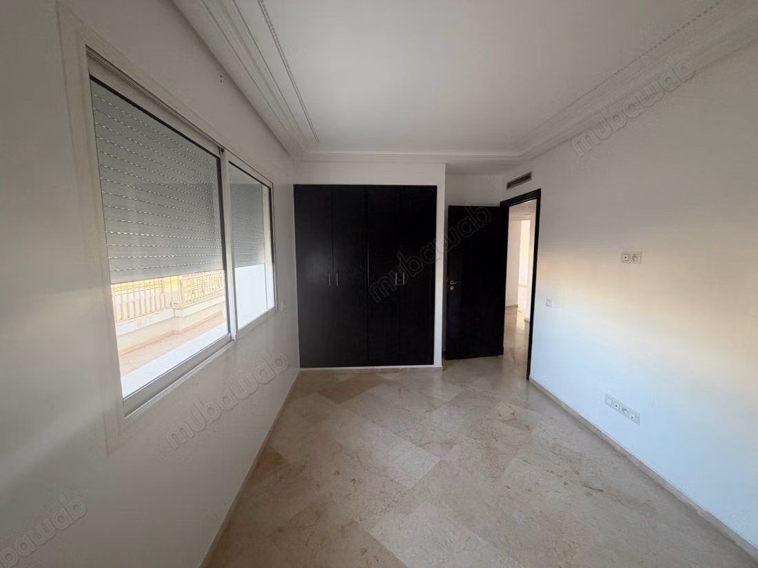 Bel appartement en location vide au plein centre avec terrasse et parking