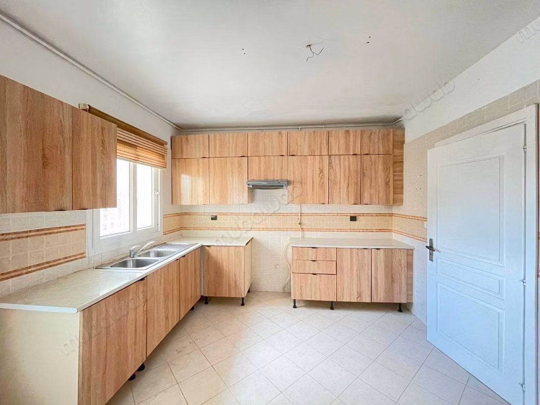 A vendre un appartement en s3 à les Palmeraies