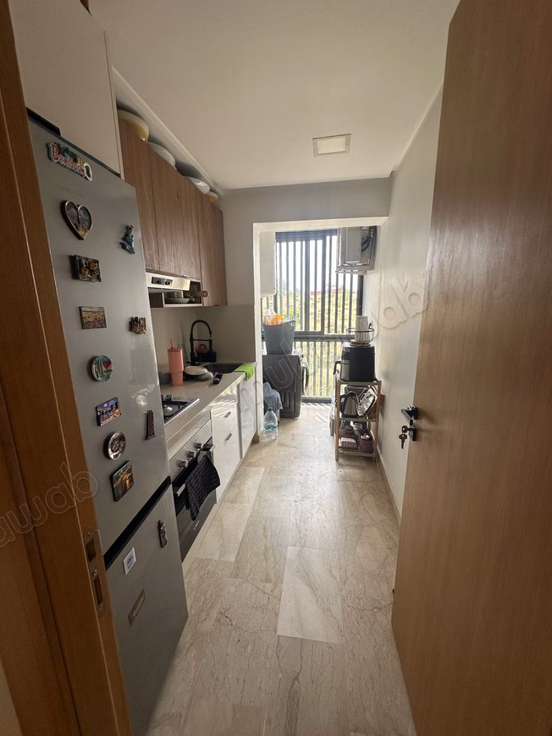 Bel appartement en location à Californie. 
Surface totale 75 m². 
Fenêtres double vitrage et chauffage central