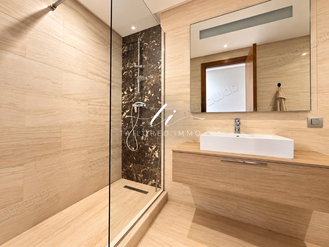 Appartement meublé de 3 chambres à CFC
