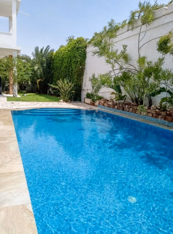 Luxurious villa for sale in Megrine Coteau. 4 bedrooms. With elevator and terrace.