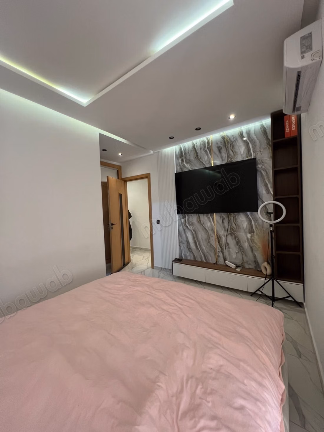 Appartement meublé à louer à Val Fleuri. 
2 chambres. 
Salon Marocain et antenne parabolique