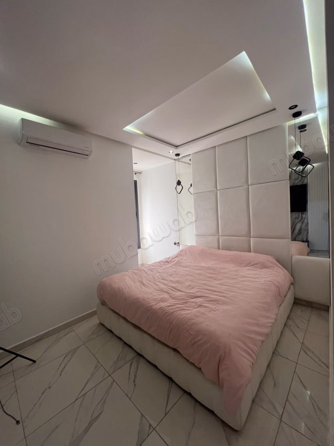 Appartement meublé à louer à Val Fleuri. 
2 chambres. 
Salon Marocain et antenne parabolique