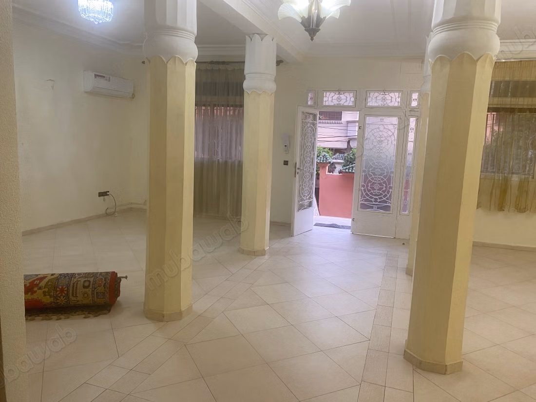 Villa à louer à Guéliz. 4 chambres. Porte blindée et résidence sécurisée