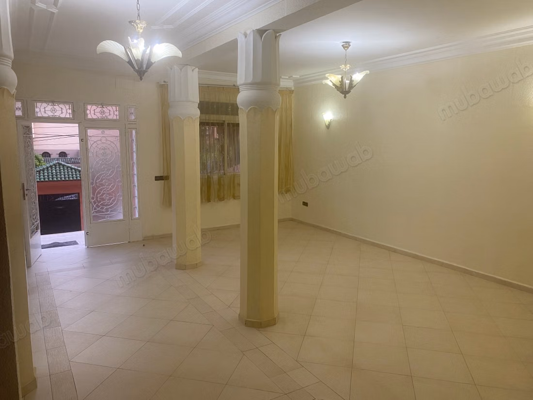 Villa à louer à Guéliz. 4 chambres. Porte blindée et résidence sécurisée