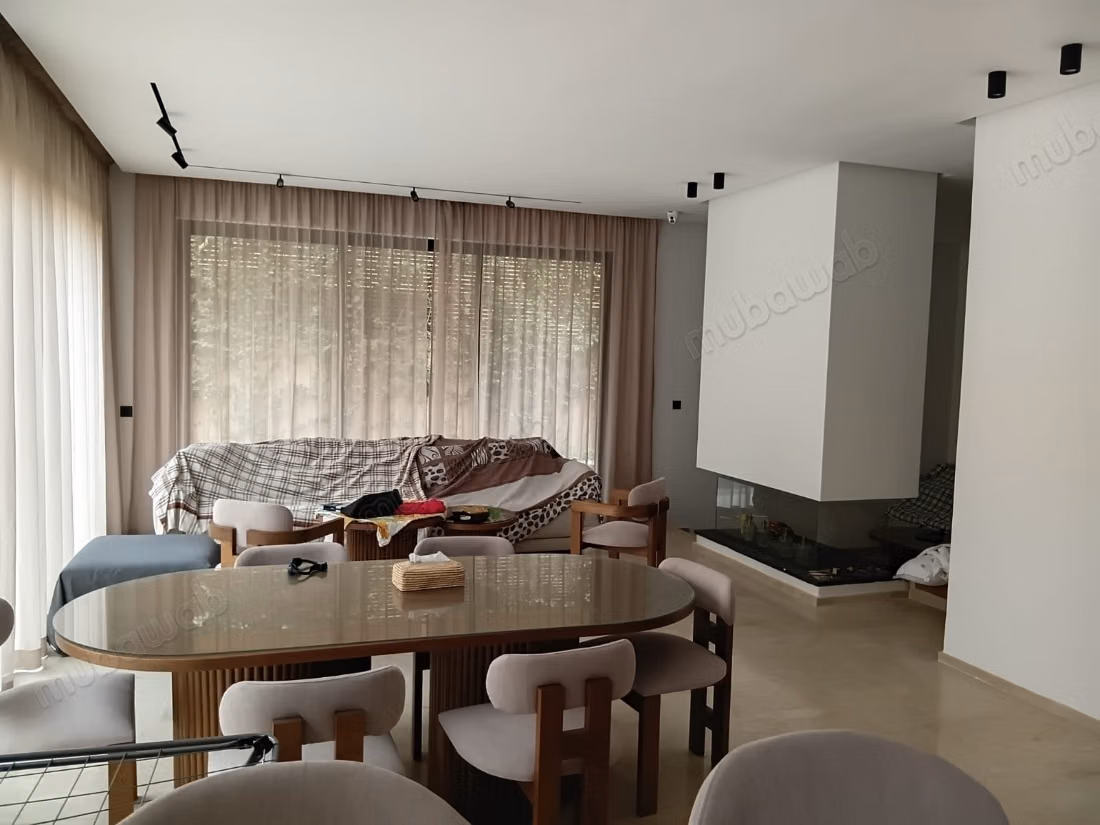 Maison de luxe à vendre à Agdal. 4 grandes pièces. Fenêtres double vitrage et chauffage central