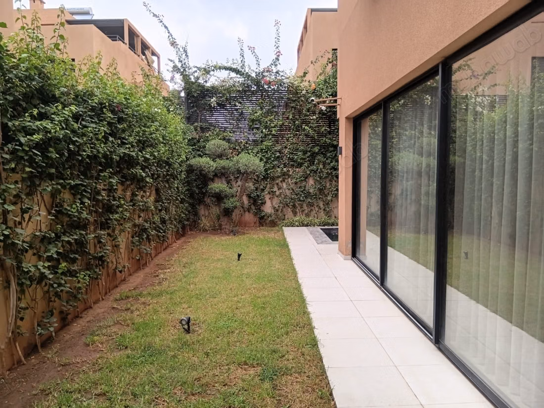 Maison de luxe à vendre à Agdal. 4 grandes pièces. Fenêtres double vitrage et chauffage central