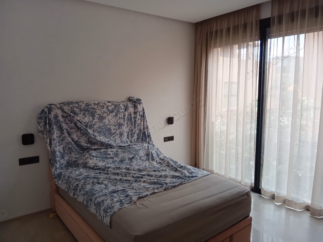 Maison de luxe à vendre à Agdal. 4 grandes pièces. Fenêtres double vitrage et chauffage central
