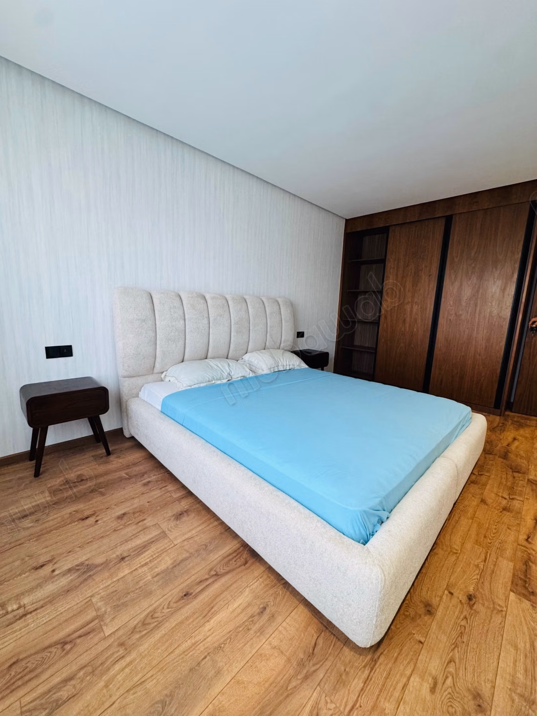 Superbe appartement à louer à Oasis.
Surface totale 60 m².
Meublé