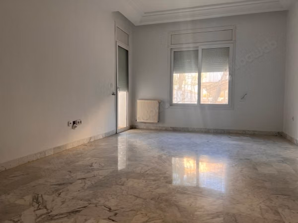 Offices for rent in El Aouina. Area 134 m². Double glazing and reinforced door