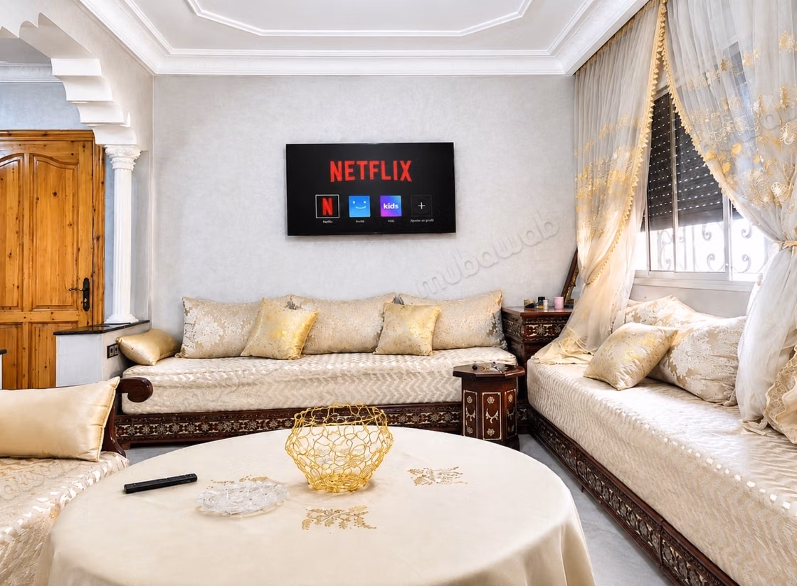 Very nice apartment for rent in Oulfa. Area of 100 m². Traditional Moroccan living room, secured residence