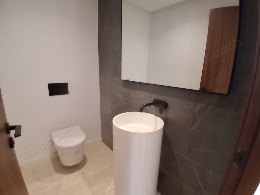 Appartement à louer à Souissi. 2 chambres. Porte blindée et résidence sécurisée