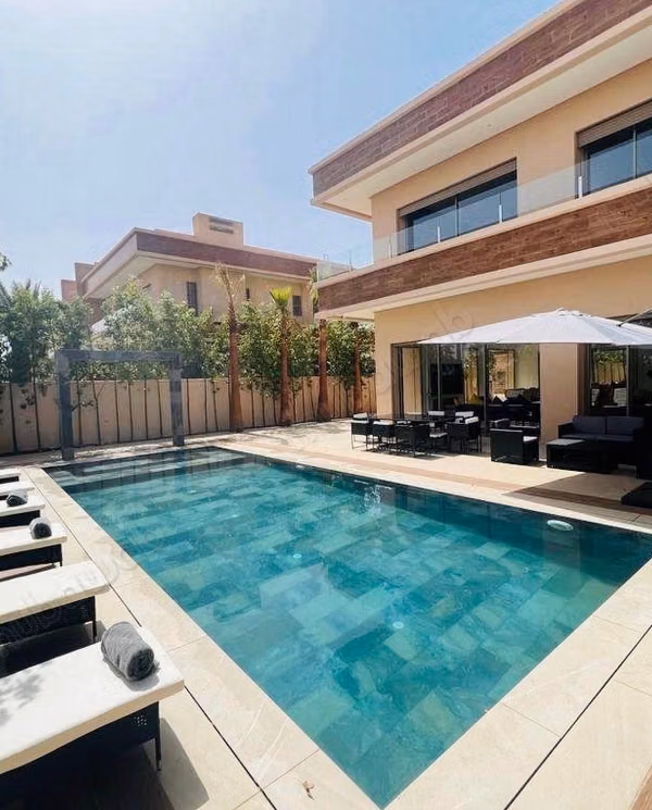 Villa 5ch meublée avec piscine privée dans le quartier de l'Agdal 
a Marrakech