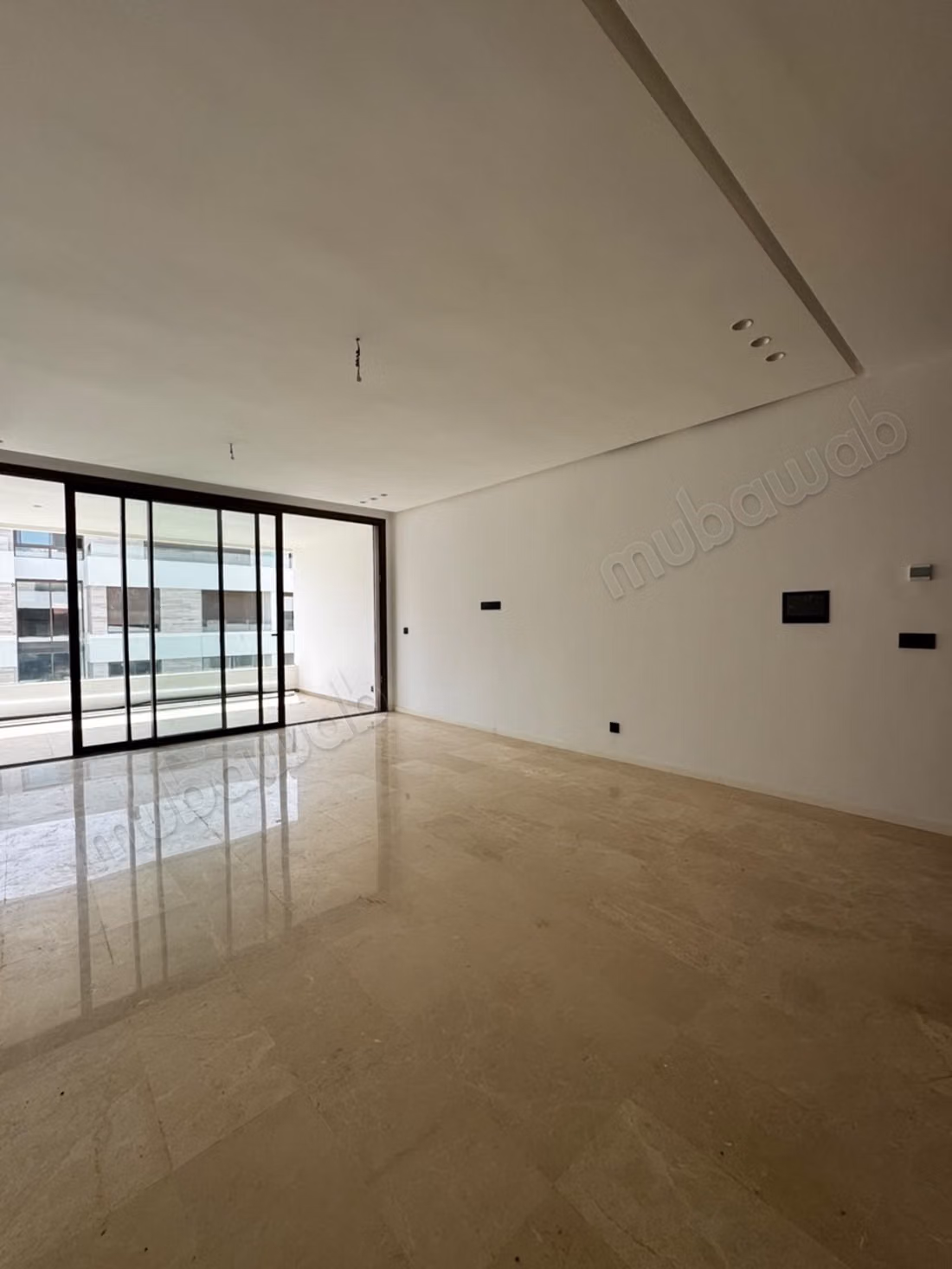 Appartement en location à Souissi. 2 chambres. Avec ascenseur et terrasse