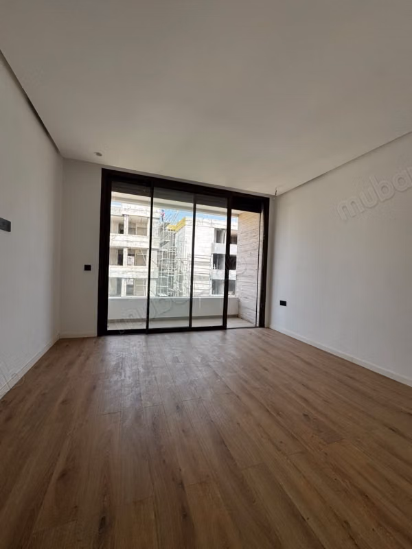 Apartamento en alquiler en Souissi. 2 habitaciones. Con ascensor y terraza