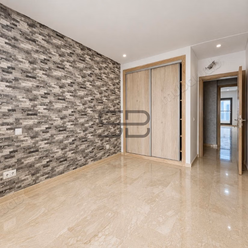 Moderne Lege Appartement Driehoek van Goud