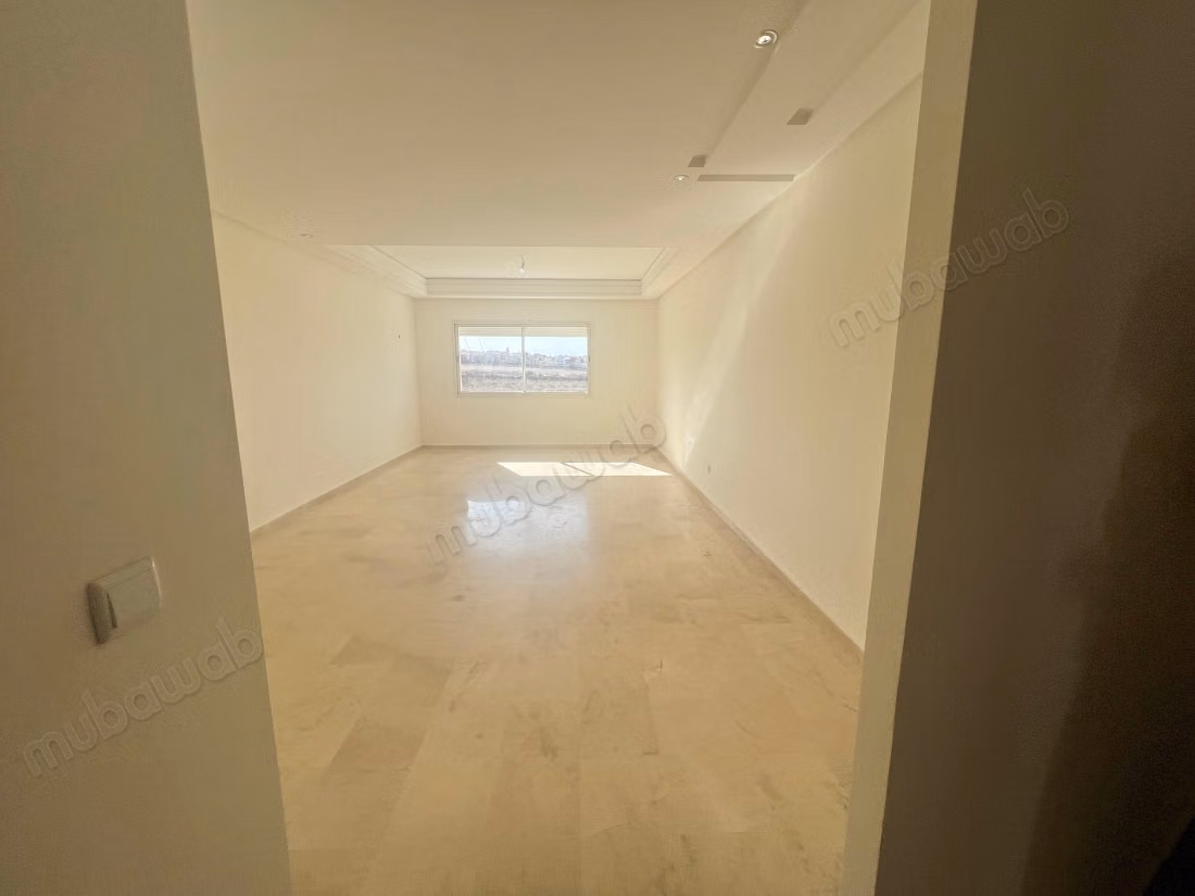 Appartement en location à Sidi Maarouf. 3 pièces confortables. Ascenseur