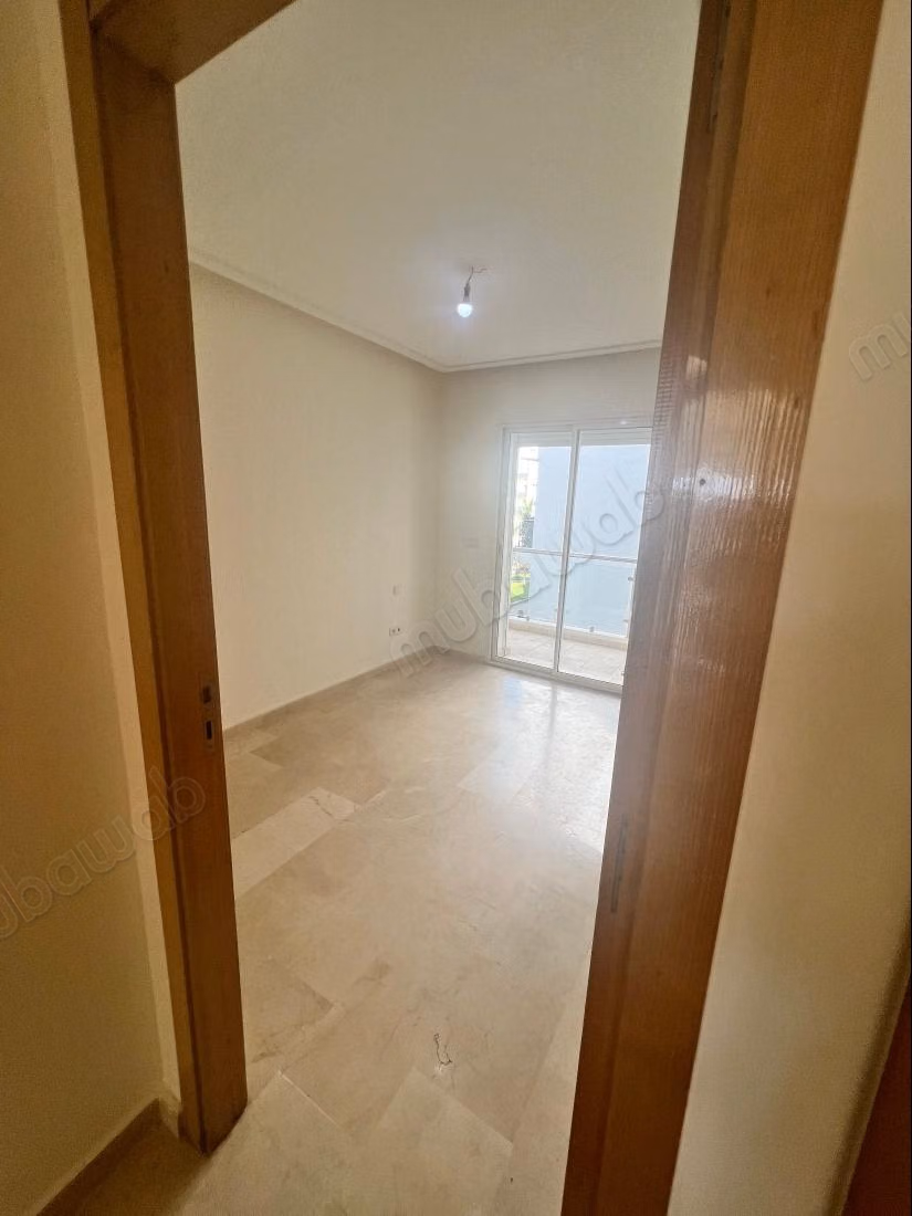 Appartement en location à Sidi Maarouf. 3 pièces confortables. Ascenseur