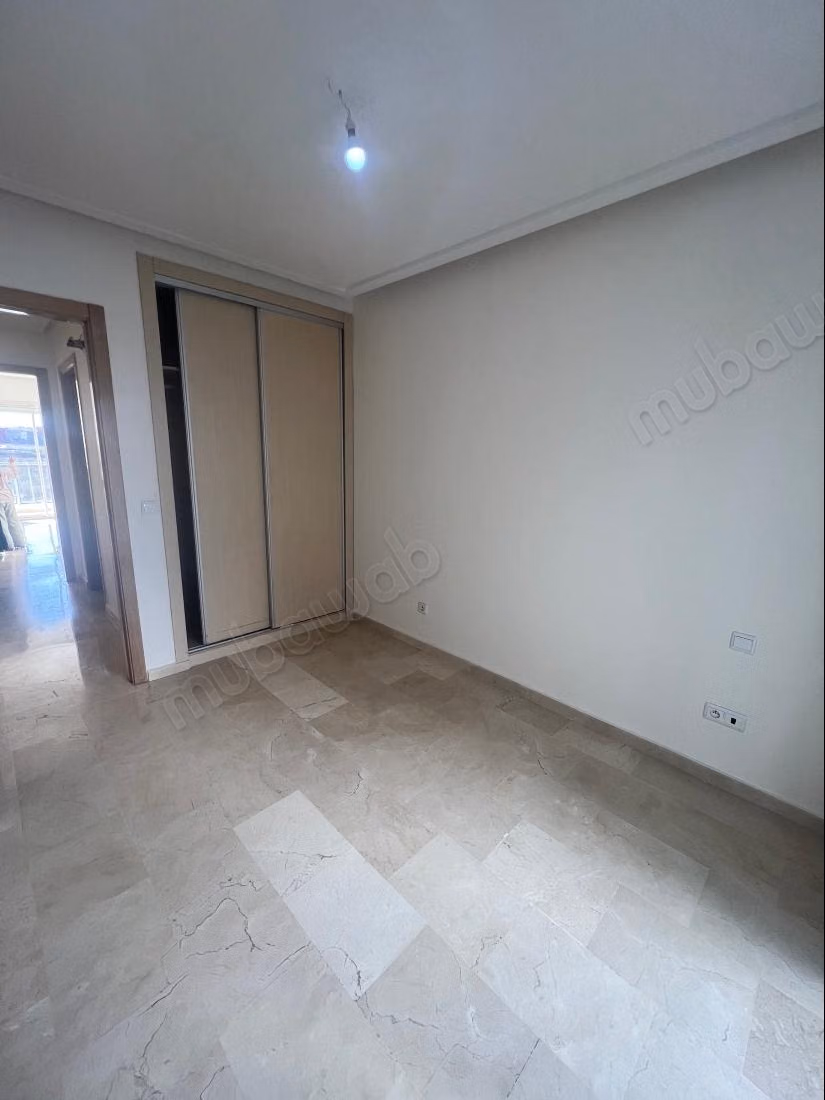 Appartement en location à Sidi Maarouf. 3 pièces confortables. Ascenseur