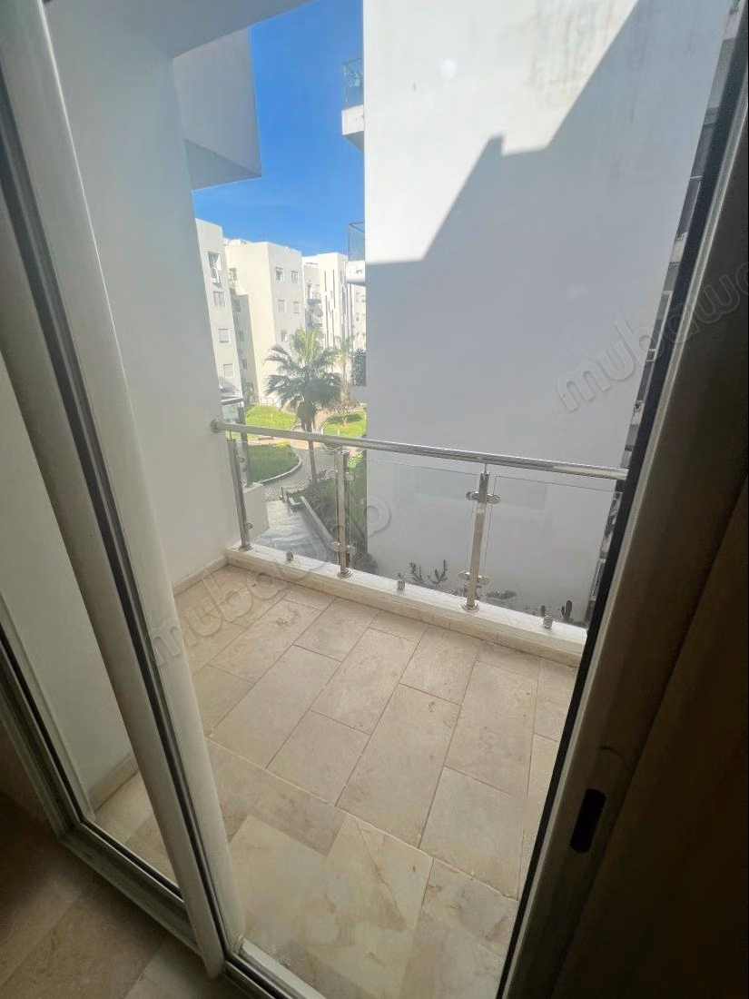 Appartement en location à Sidi Maarouf. 3 pièces confortables. Ascenseur