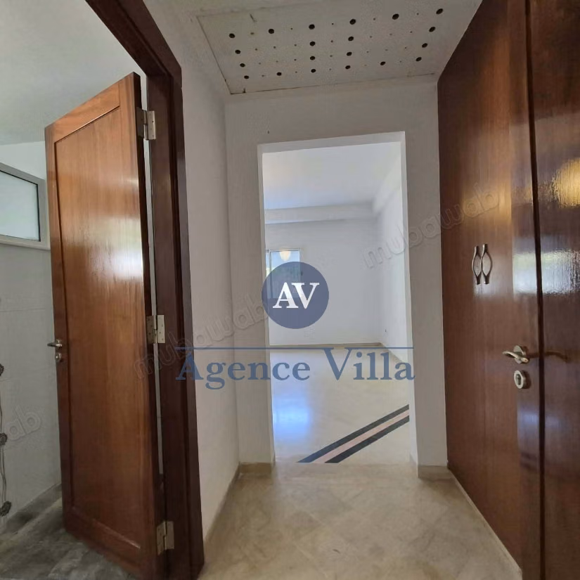A louer villa s4 avec piscine à Gammarth