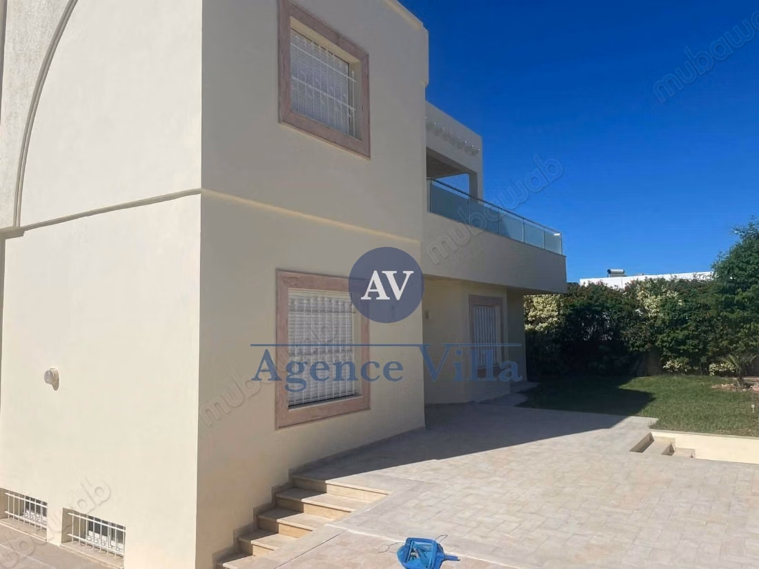 A louer villa s4 avec piscine à Gammarth