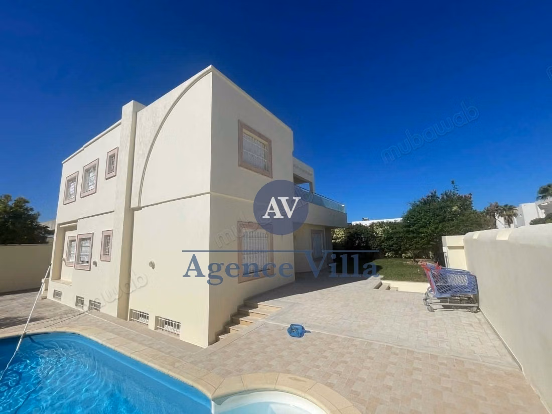 A louer villa s4 avec piscine à Gammarth