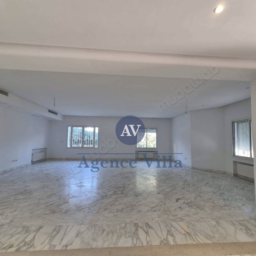 A louer villa s4 avec piscine à Gammarth