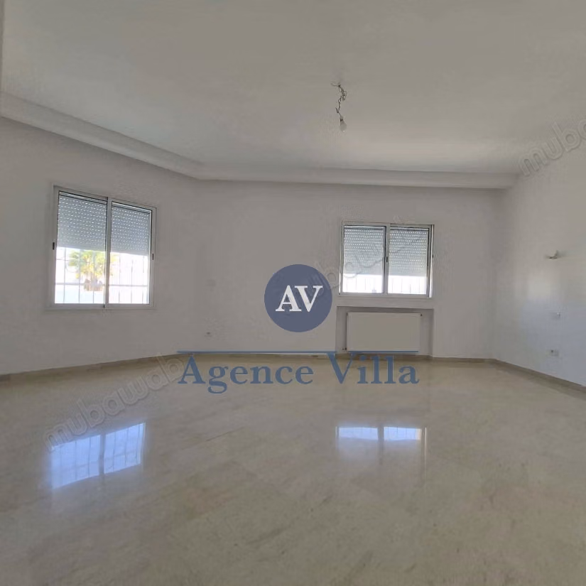 A louer villa s4 avec piscine à Gammarth