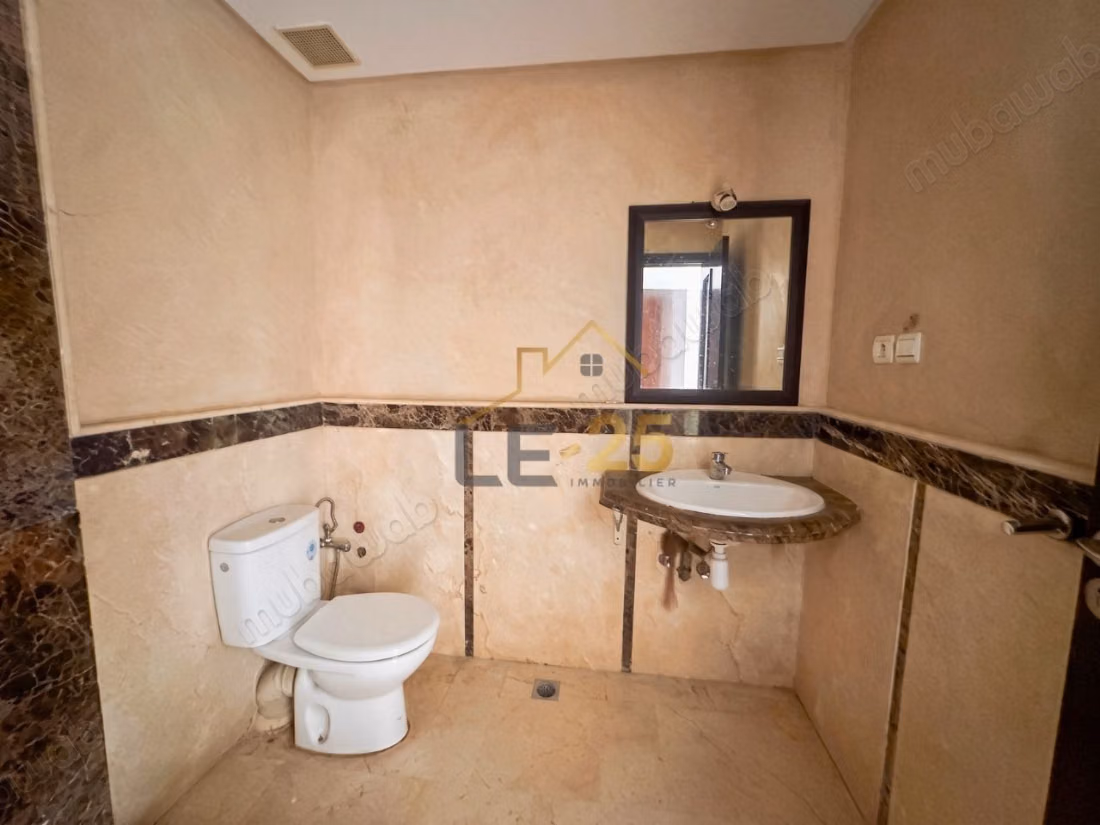 Te huur: ongemeubileerd 2-slaapkamer appartement in Semlalia