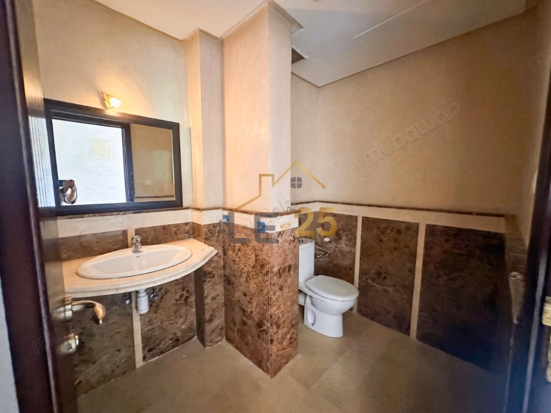 Te huur: ongemeubileerd 2-slaapkamer appartement in Semlalia