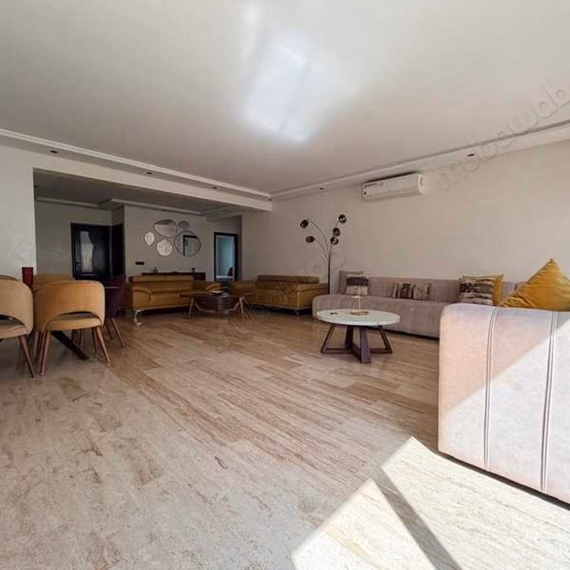 Appartement à Louer de 150.0 m² à Casablanca, Val Fleuri