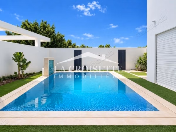 S4 Villa with Pool at Lake 2