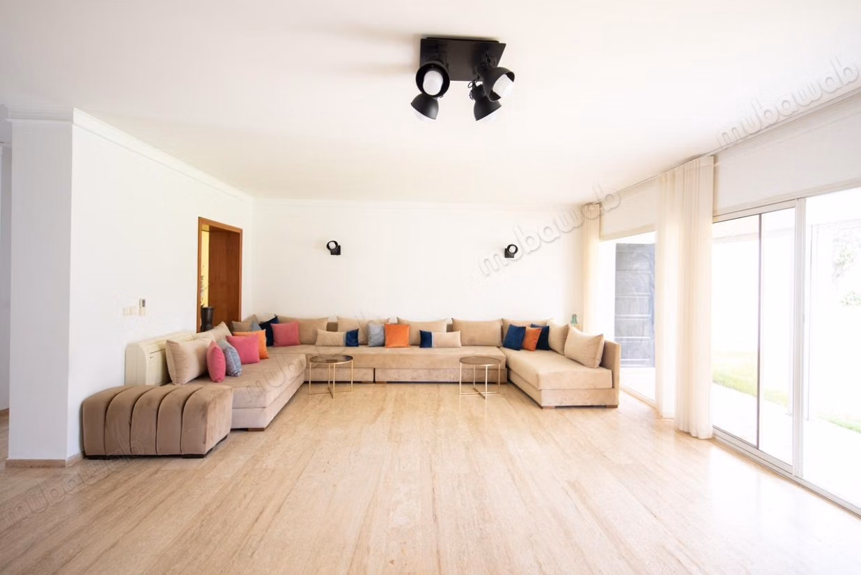 Villa de una planta con piscina en alquiler - Souissi