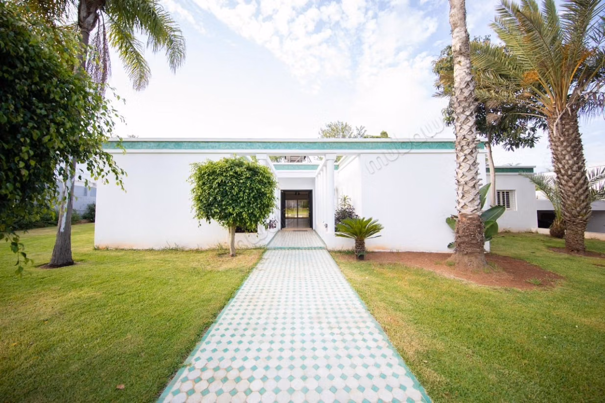 Villa de una planta con piscina en alquiler - Souissi