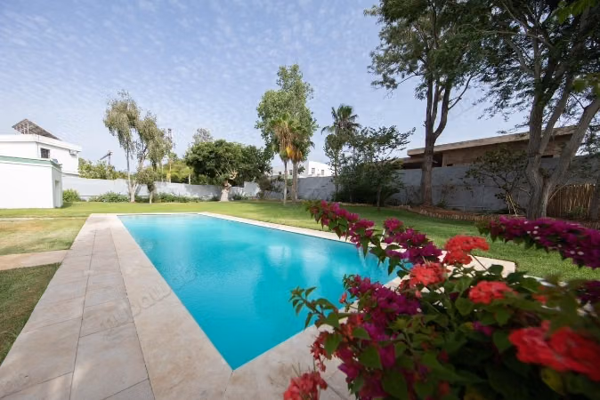Villa de una planta con piscina en alquiler - Souissi