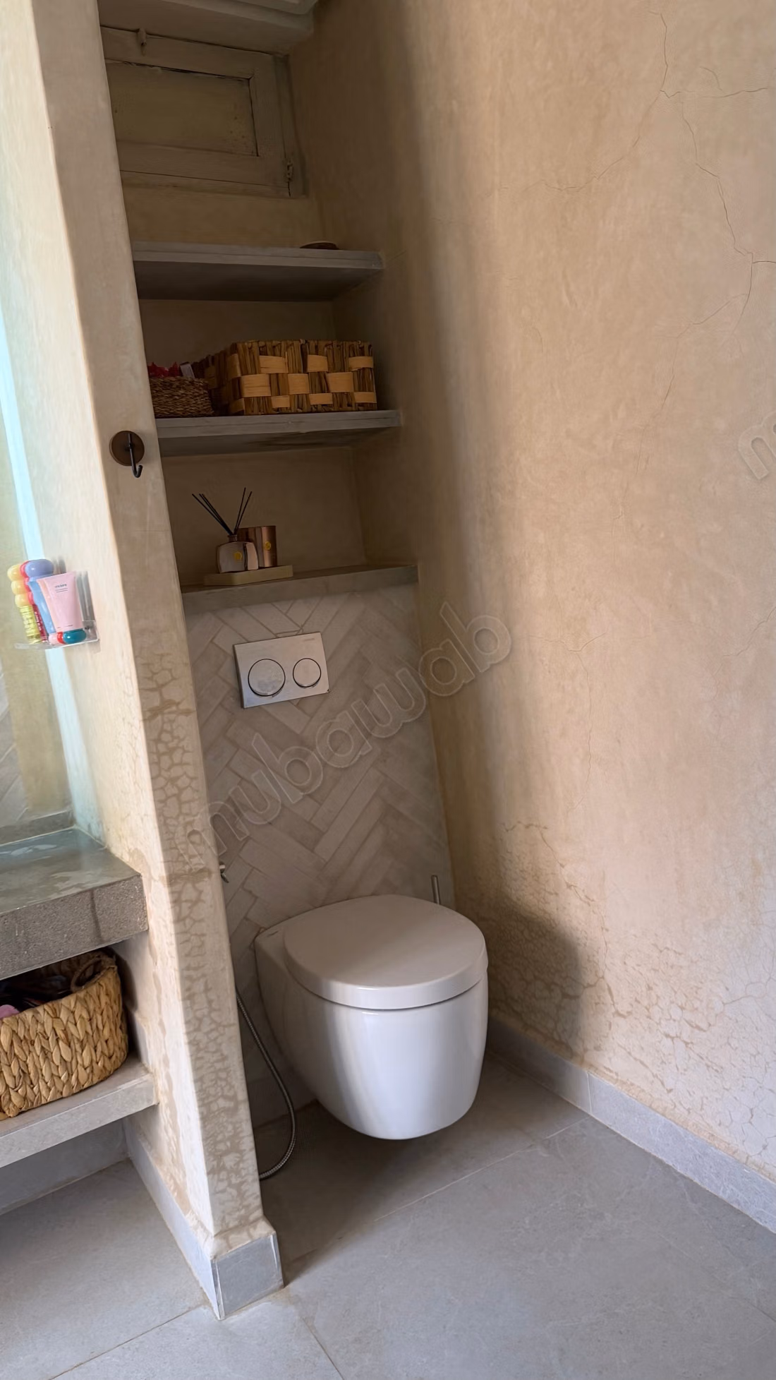Maison à louer à Ouahat Sidi Brahim. 
Surface de 140 m². 
Bien meublé
