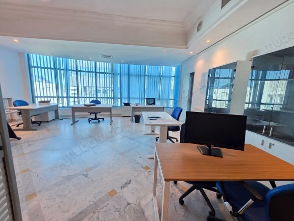 À louer un bureau de 150 m² au lac 1
