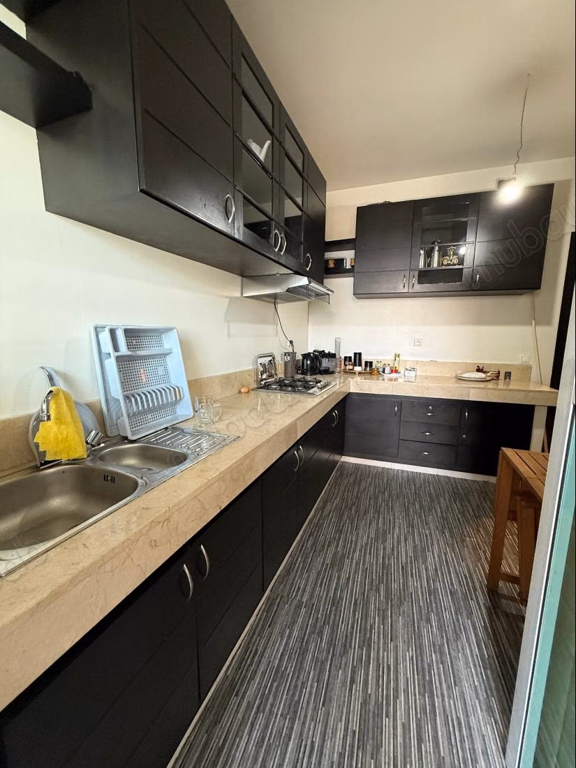 Appartement à louer à Agdal. 
Superficie 90 m². 
Bien meublé