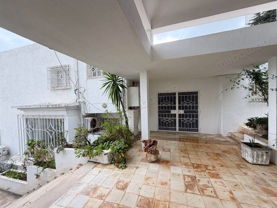 A vendre villa titrée 1653 m² à El Menzah 9B