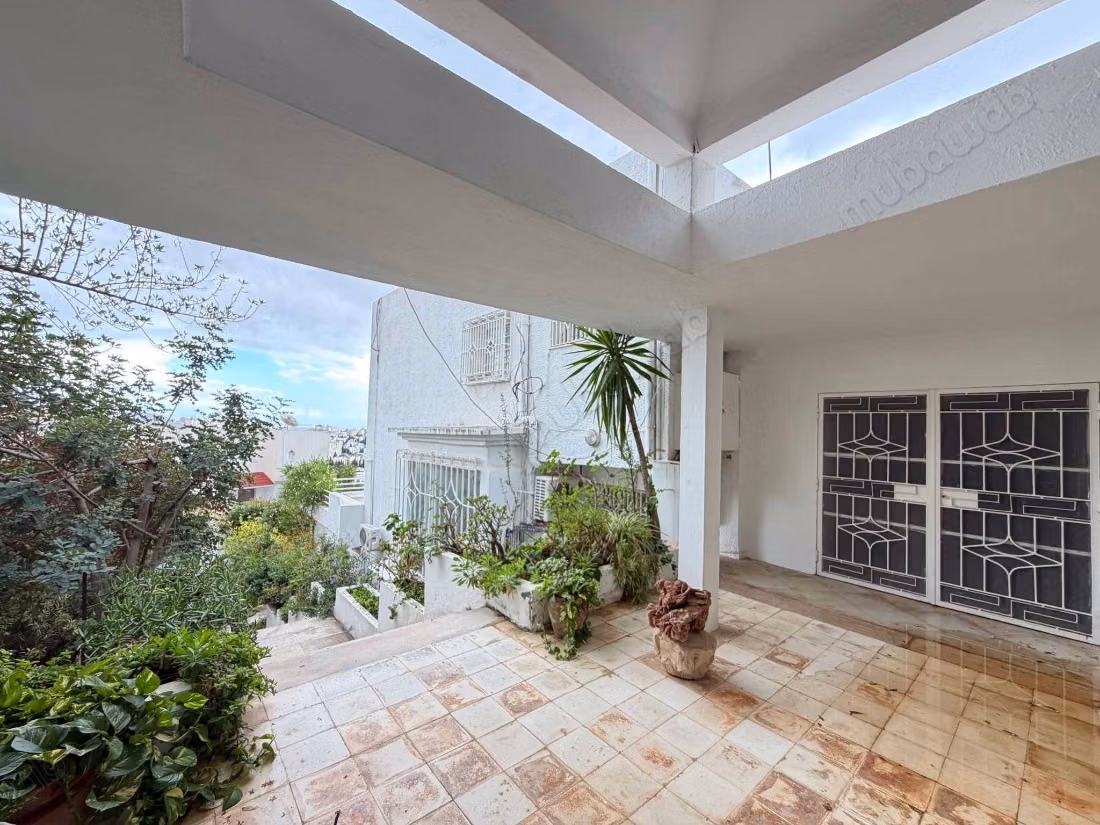A vendre villa titrée 1653 m² à El Menzah 9B