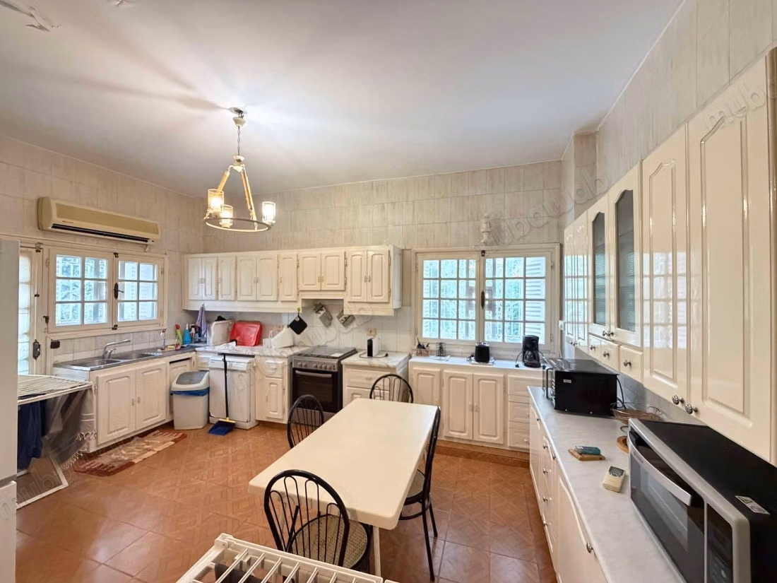A vendre villa titrée 1653 m² à El Menzah 9B